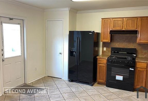 3rd image of 2201 Encino Dr