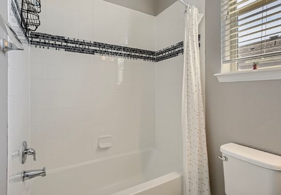 Third floor: Second full bath shower view