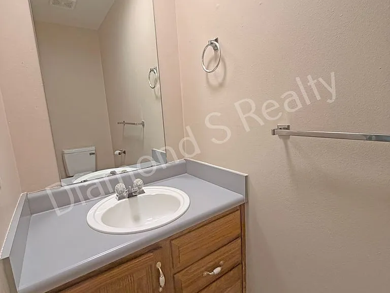 1508 W Rainey Duplex — Photo 19