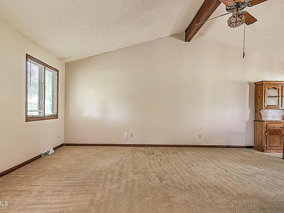 5th image of 132 Tamarack Dr
