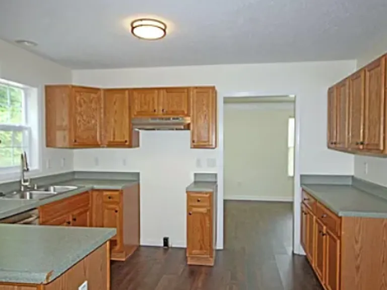 41 E Castle Dr — Photo 6