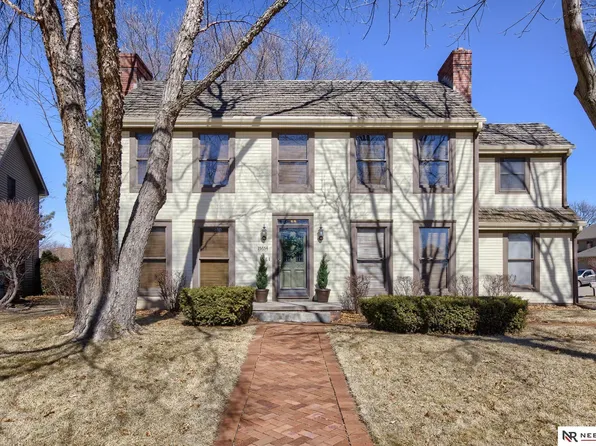 15654 Fountain Hills Dr, Omaha, NE 68118