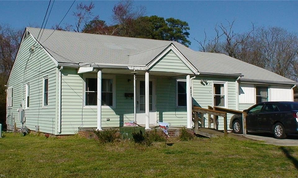 1st image of 621 Palmer Turn