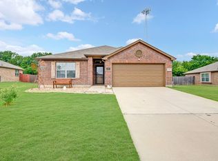 408 Highmeadow Dr, Aubrey, TX 76227