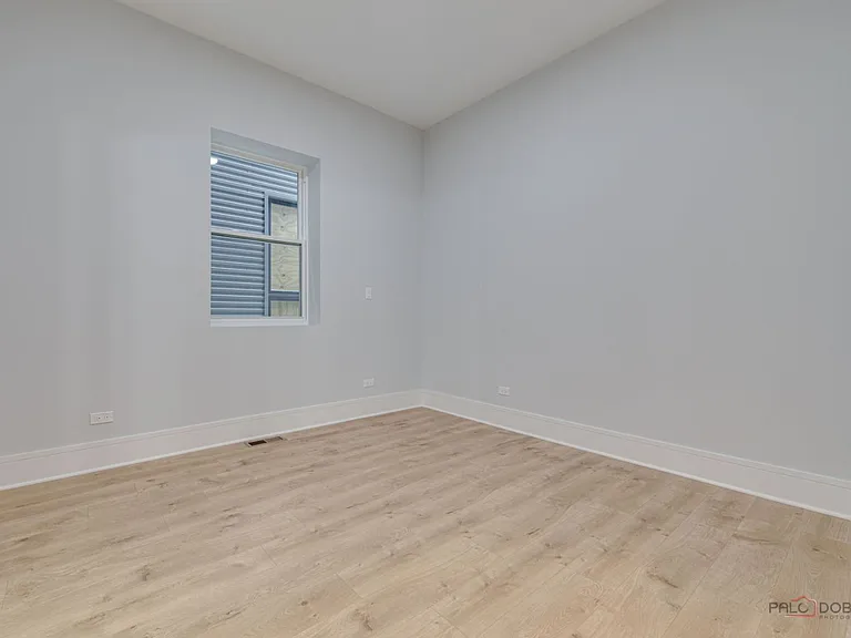 1747 N California Ave #2 — Photo 9