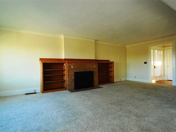 5th image of 2814 11th Ave E