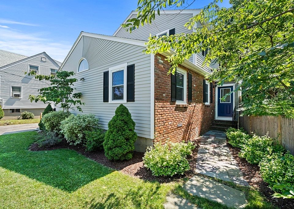 1st image of 5 Macarthur Cir