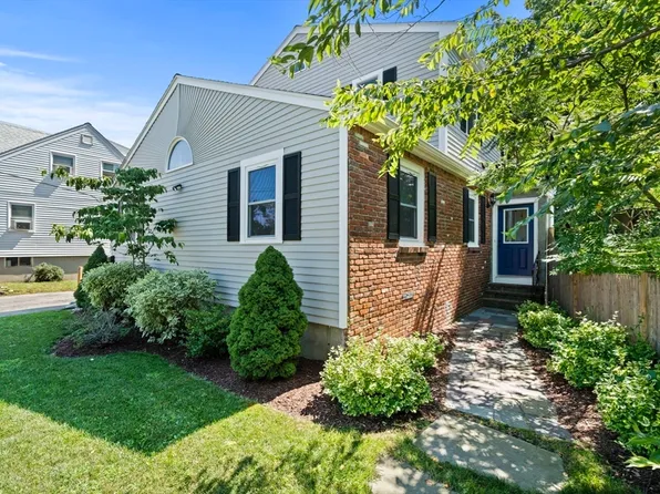 5 Macarthur Cir, Swampscott, MA 01907