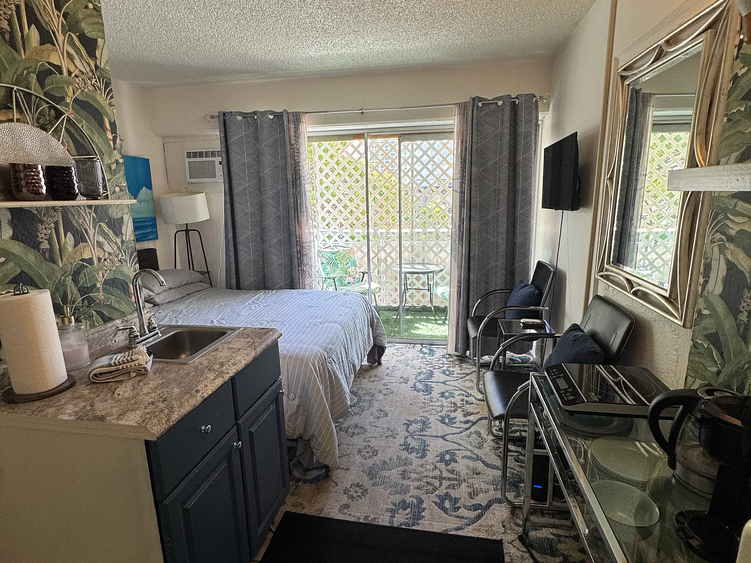 Studio, 330 sqft, $2,095 — Photo 2