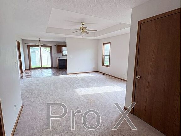 3rd image of 124 W Briarbrook Ln