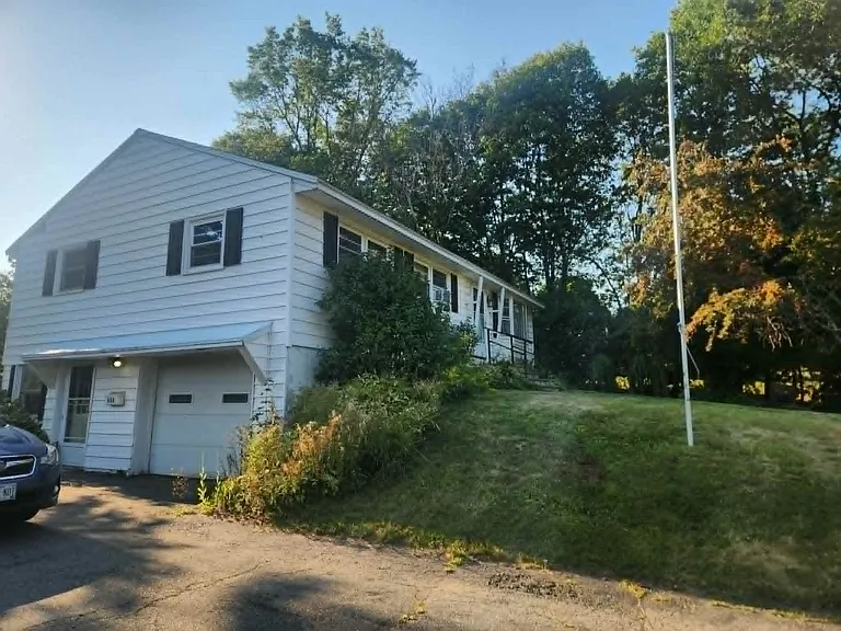 622 Essex St — Photo 1