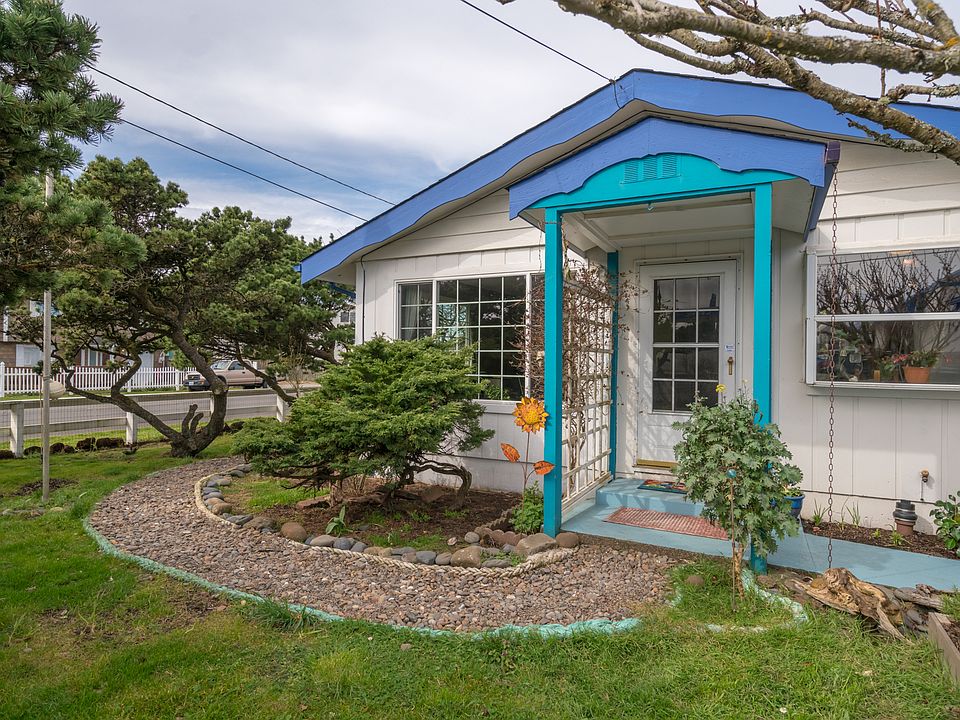 Welcome! Front yard + entry