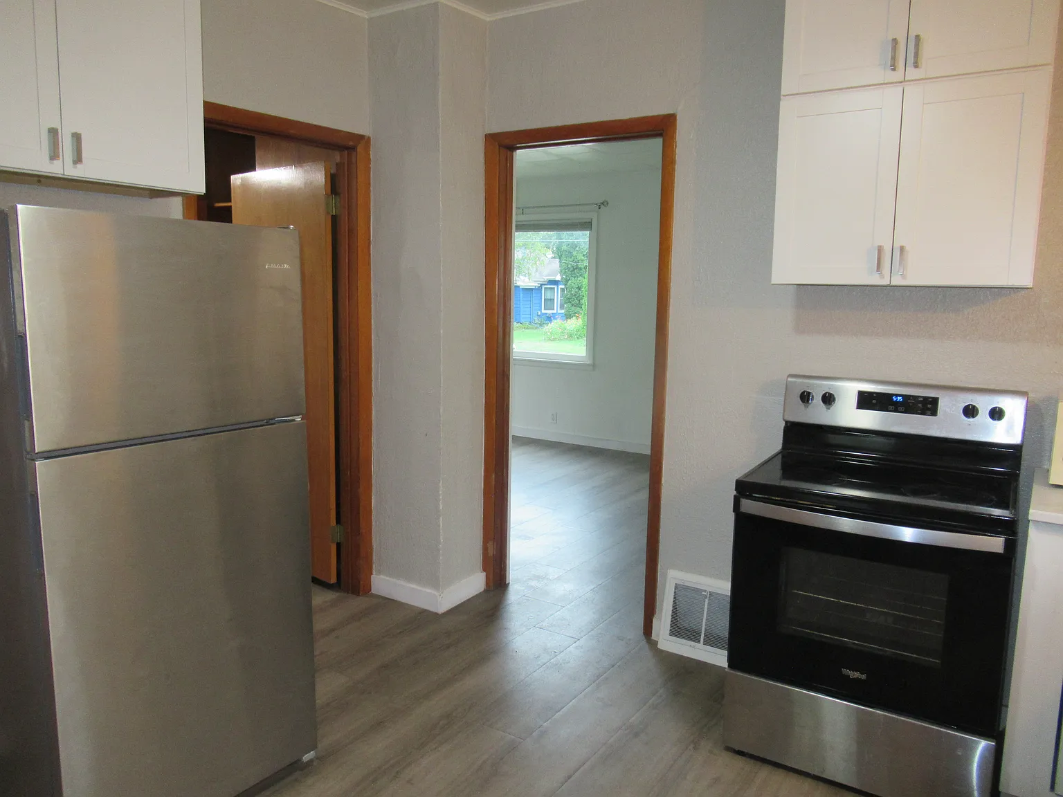 2 bed, 975 sqft, $1,550 — Photo 3