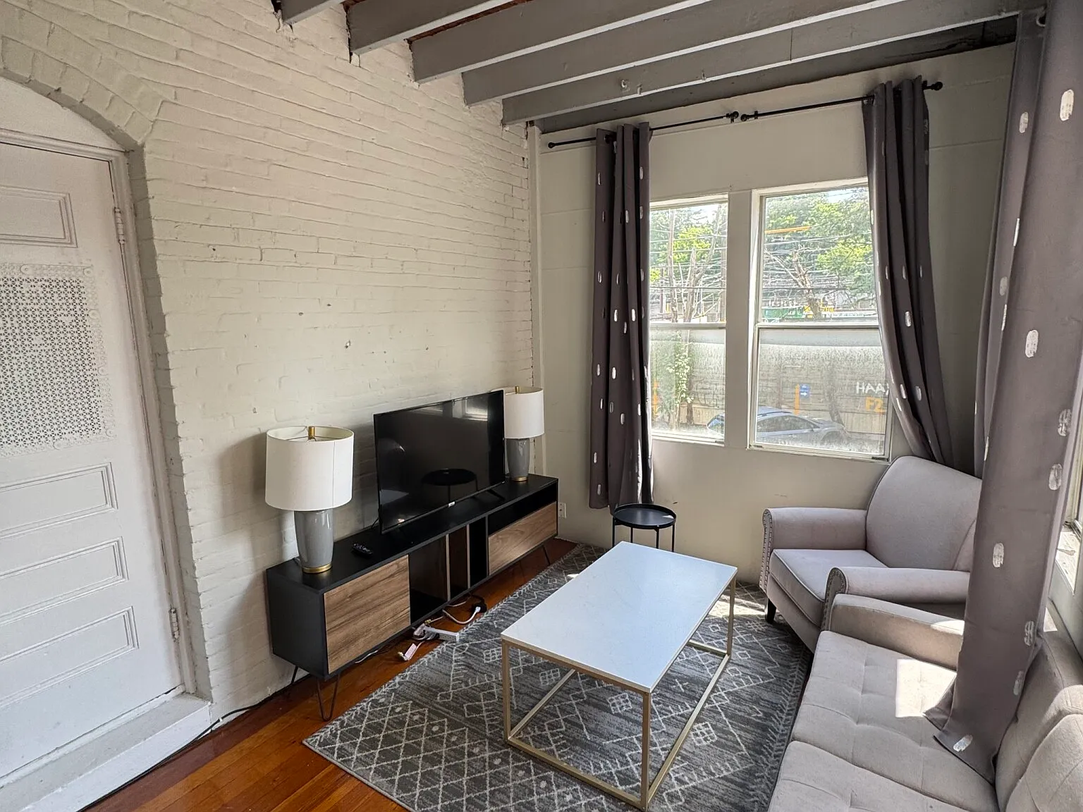 1 bed, 1.0 bath, $2,400 — Photo 3