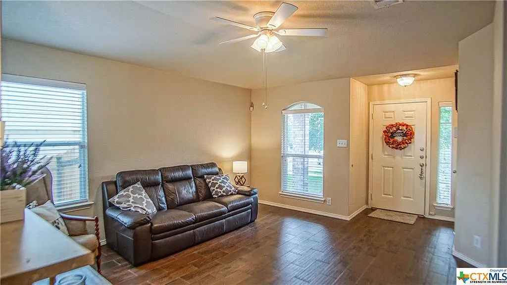 Building Photo - 2441 Fayette Dr