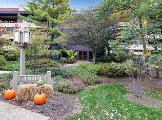 1409 Burr Oak Rd APT 101A, Hinsdale, IL 60521
