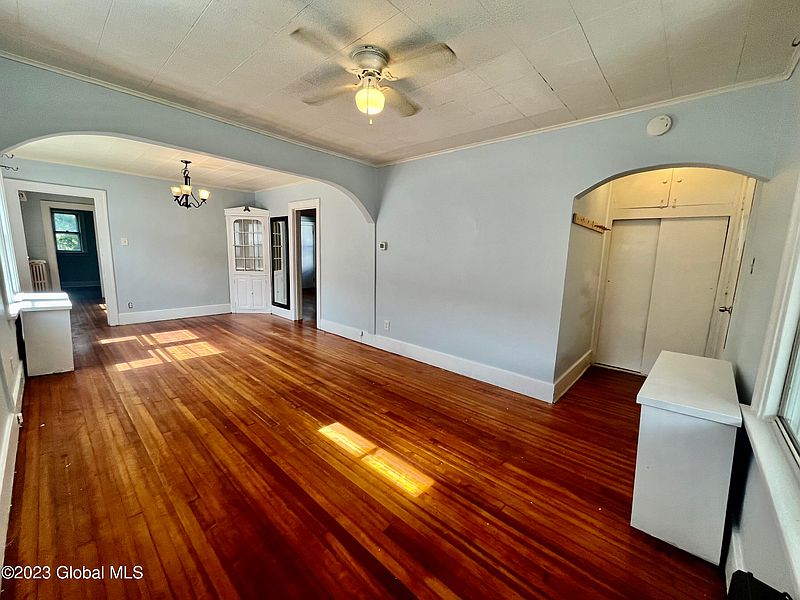 5th image of 472 Olean Street