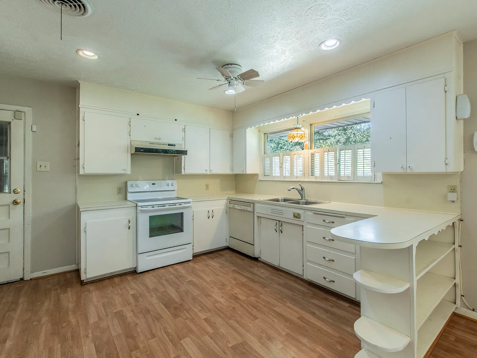 3 bed, 2261 sqft, $1,800 — Photo 3
