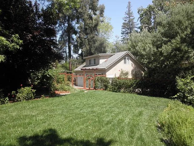 824 Robin Ln photo 1