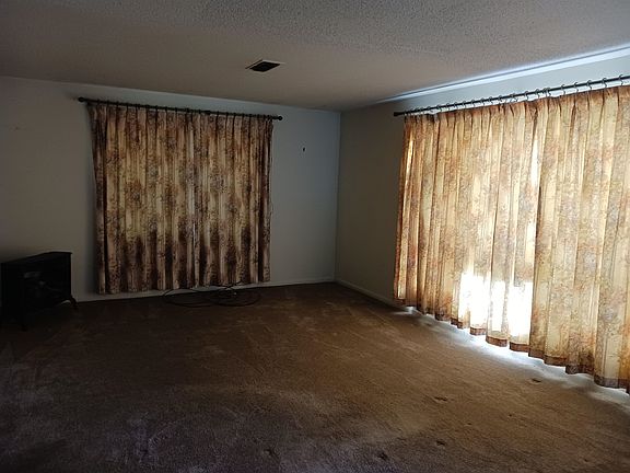 5th image of 181 Hiawatha Dr