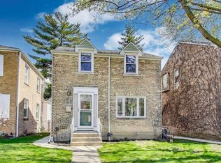 7837 E Prairie Rd, Skokie, IL 60076