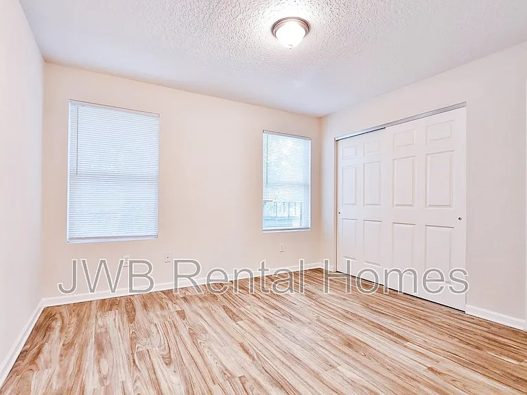 2091 Woodside St — Photo 8