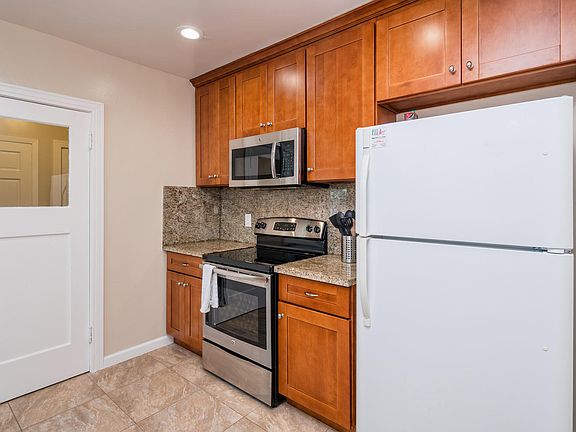 4th image of 119 Lowell Ave