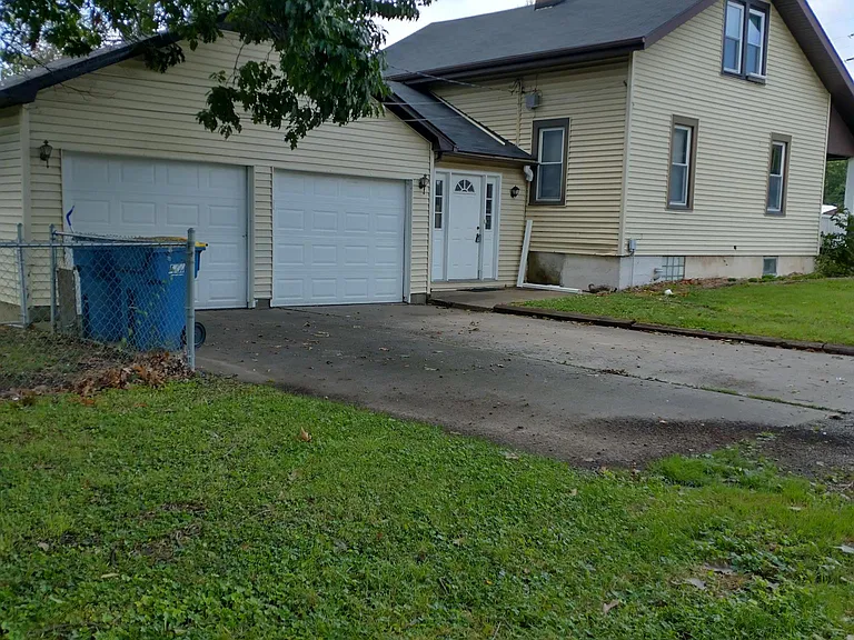 118 2nd Ave — Photo 2