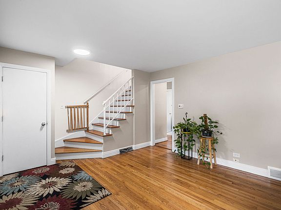 3rd image of 1119 Country Ln
