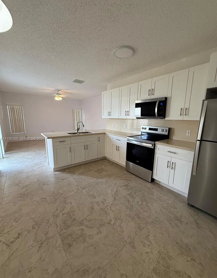 3 bed, 1.5 bath, 1661 sqft, $1,850 — Photo 3