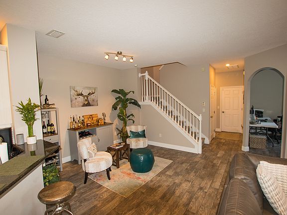 5th image of 2246 Park Crescent Dr