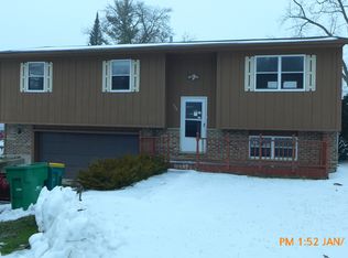 528 W Pheasant Ct, Round Lake Beach, IL 60073