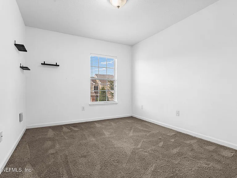3897 Lionheart Dr — Photo 22
