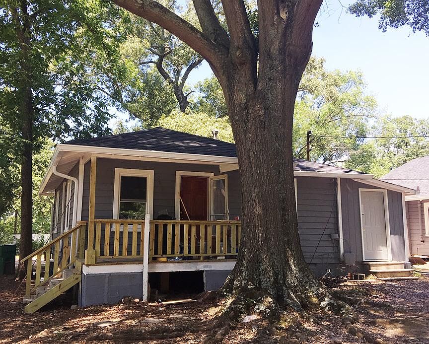 1st image of 282 N Clarendon Ave
