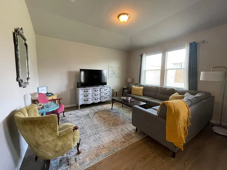 Spacious living room