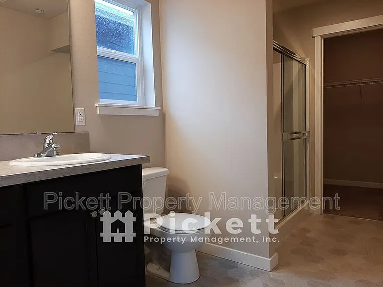 1004 Samara St — Photo 10