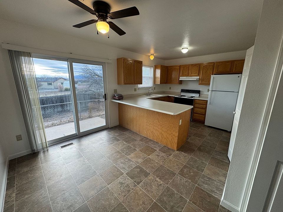 1st image of 496 W Bellflower Dr #496