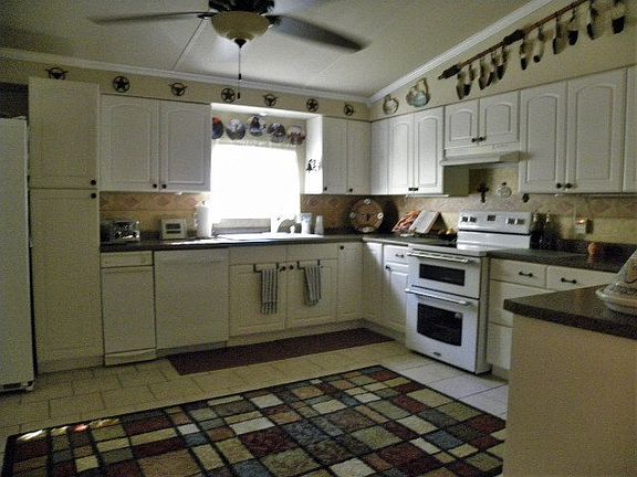 5th image of 406 Luther Ln