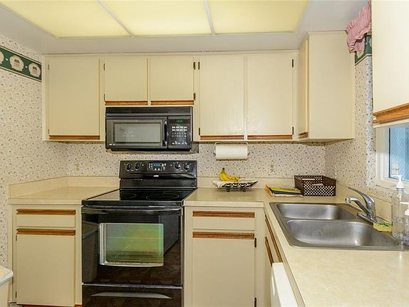 2nd image of 1629 SE Green Acres Cir APT Aa102
