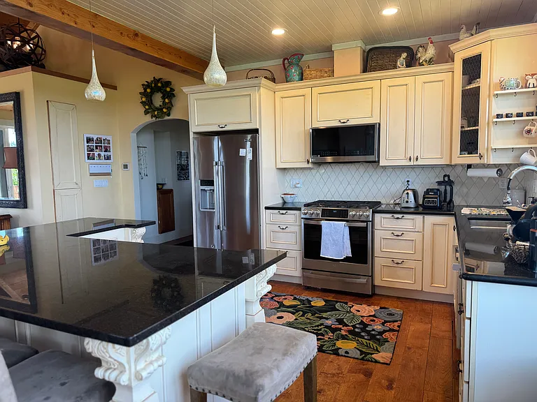 Royal Anne Dr — Photo 7