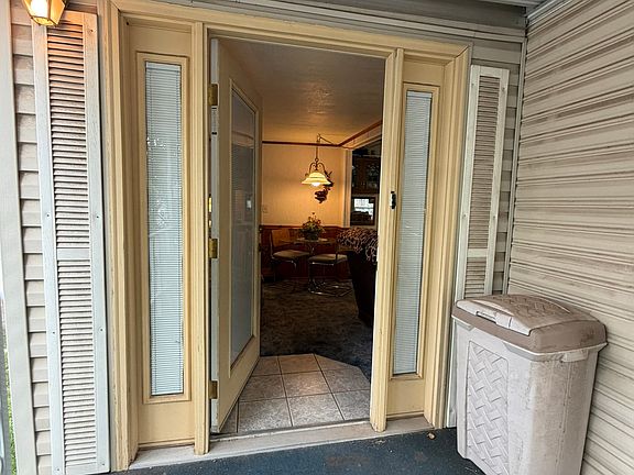 2nd image of 1150 W Red Pkwy #42