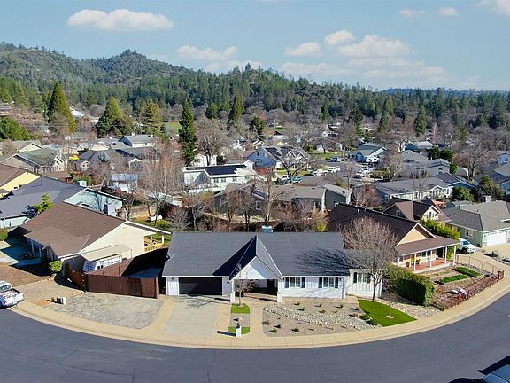 2nd image of 333 Oak Tree Cir