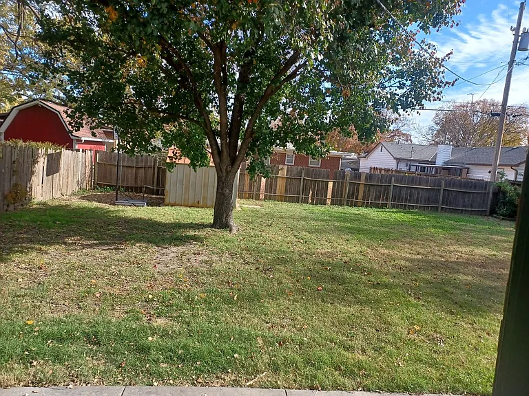 3322 S Mount Carmel Ave — Photo 7