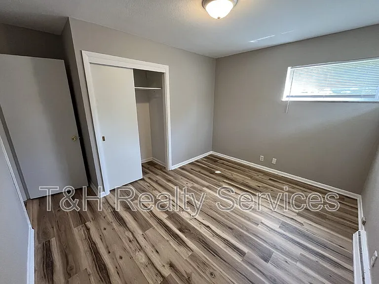 2301 W Murden St — Photo 12