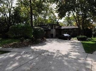 912 Brentwood Dr, Bensenville, IL 60106