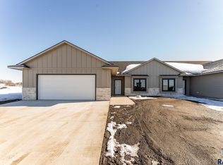 908 Sundance St, Valley Springs, SD 57068