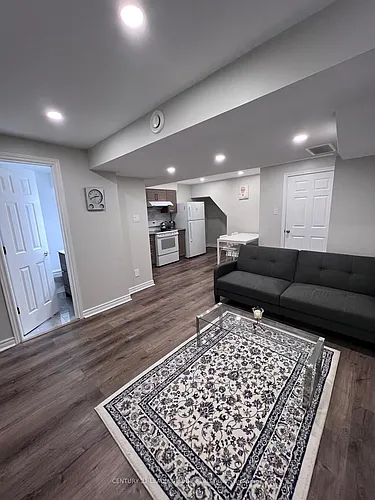 109 Harvest Hills Blvd #BASEMENT Photo 1