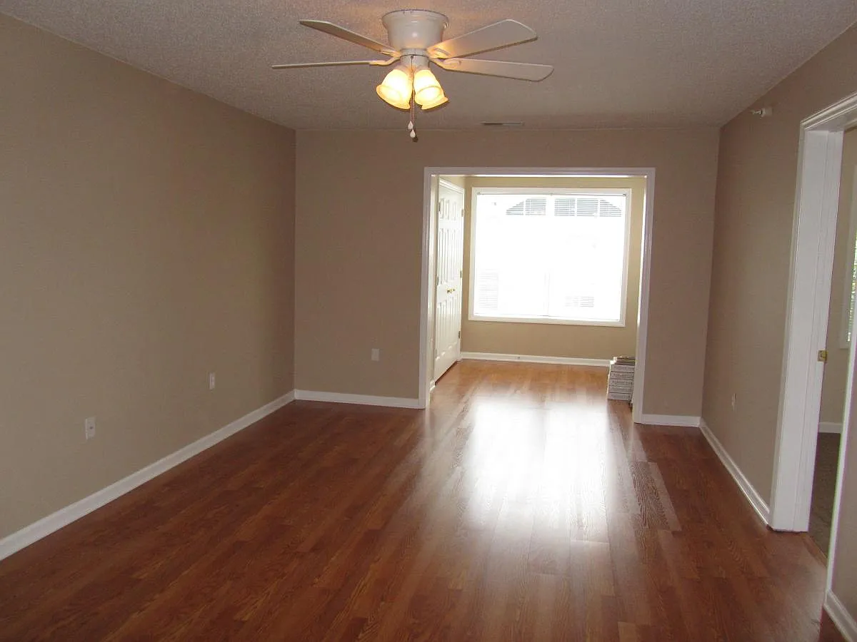 2010 Wolfmill Dr — Photo 2