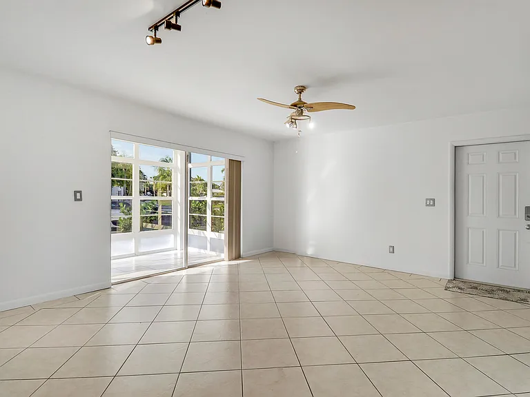 964 NW Spruce Ridge Dr #D1 — Photo 16