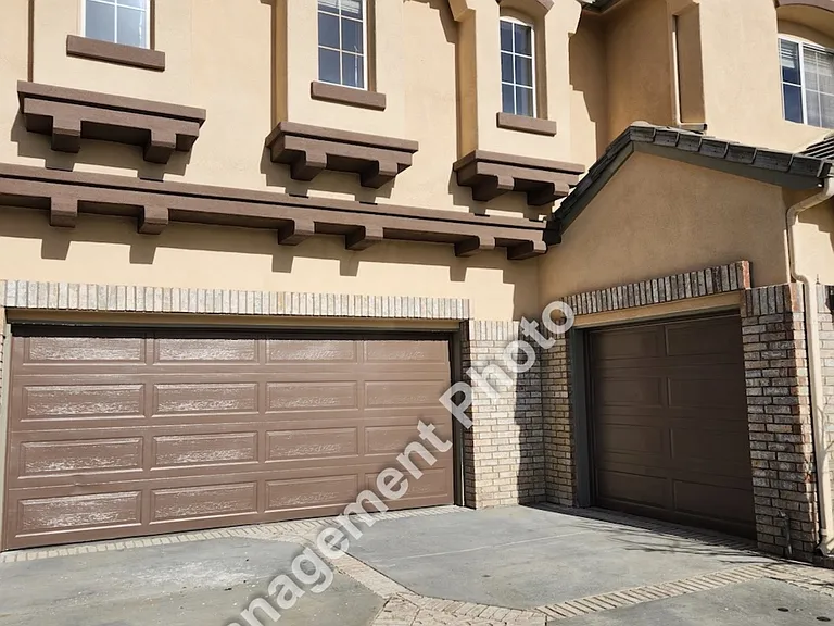 2759 Karoc Ct — Photo 2